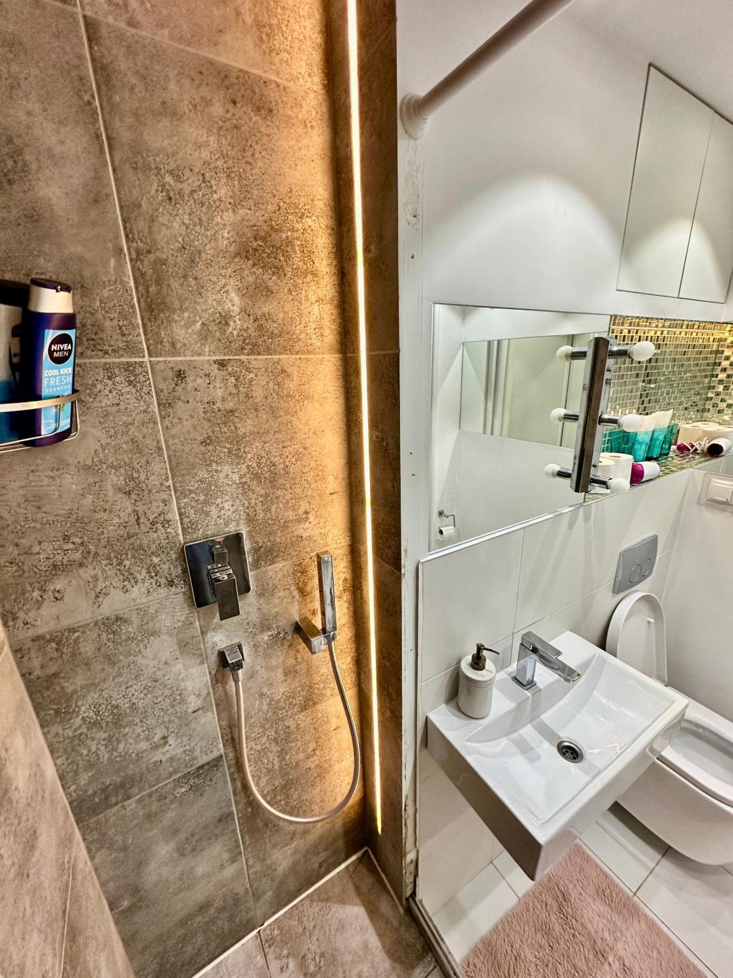 Palace 2 Wifi 600 Mbs 55'Tv Netflix Hbo 2Xmetro Appletv Varşovia Exterior foto